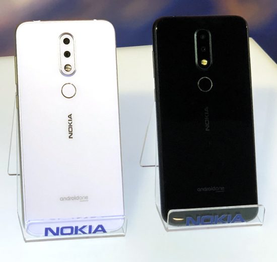 Nokia 6.1 Plus stand